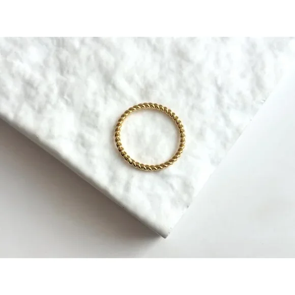 Braided Rope Minimalist 90's Gold Toned Costume Jewelry Vintage Ring - sz 7.75 - Picture 5 of 7